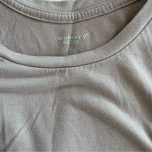 Three old navy tank tops - Picture 5 of 6